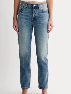Everlane Women's 90s Straight Leg Jeans in Light Blue Wash